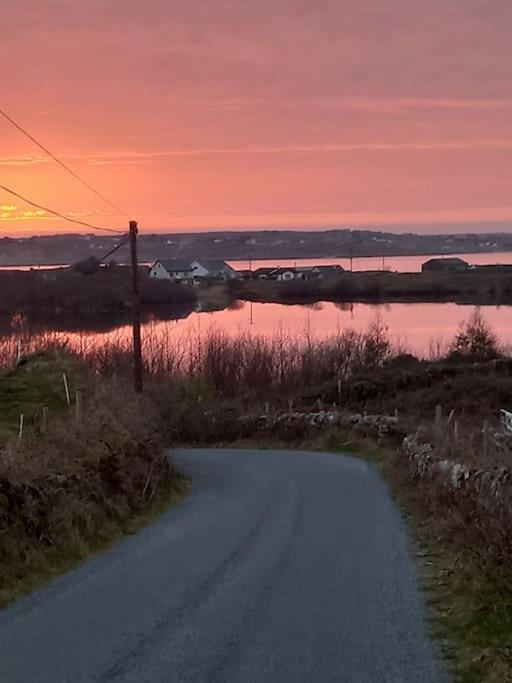Radharc An Chuain 2 Bedroom Holiday Home Galway Eksteriør billede